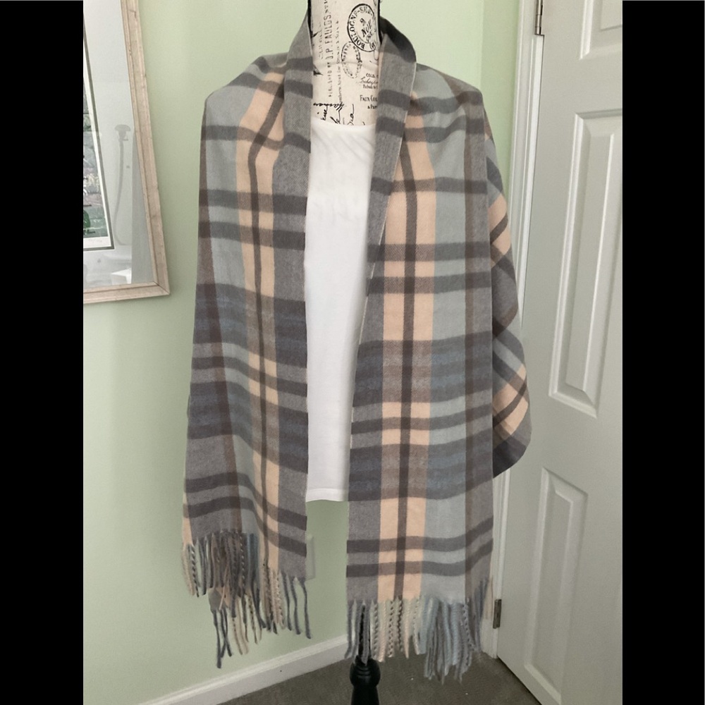 Pretty Persuasions scarf/wrap